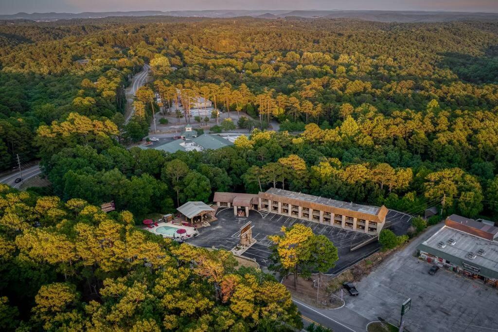 Stonegate Lodge King Bed Wifi Roku Tv Salt Water Pool Room #203 Eureka Springs Exterior foto