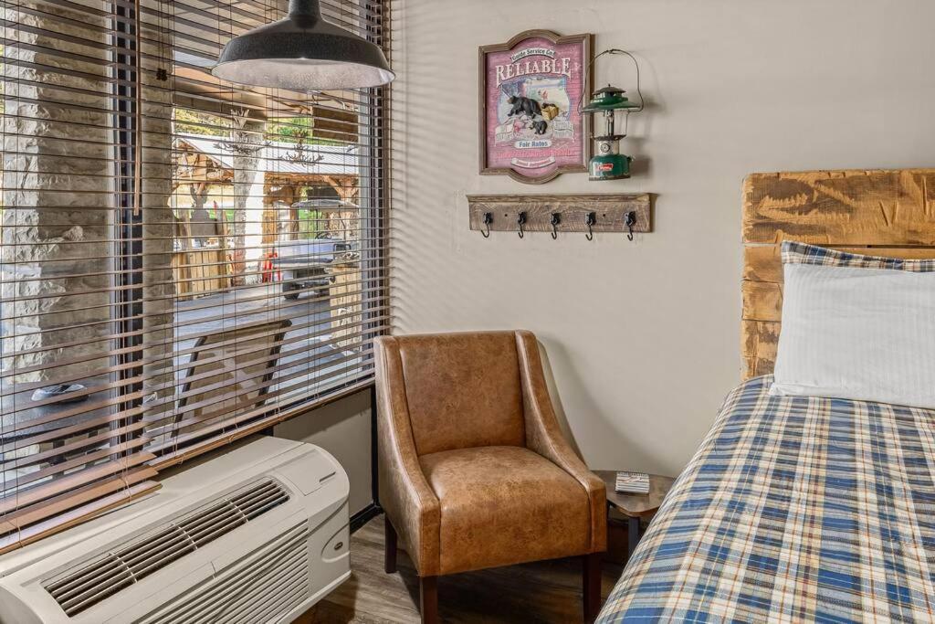 Stonegate Lodge King Bed Wifi Roku Tv Salt Water Pool Room #203 Eureka Springs Exterior foto
